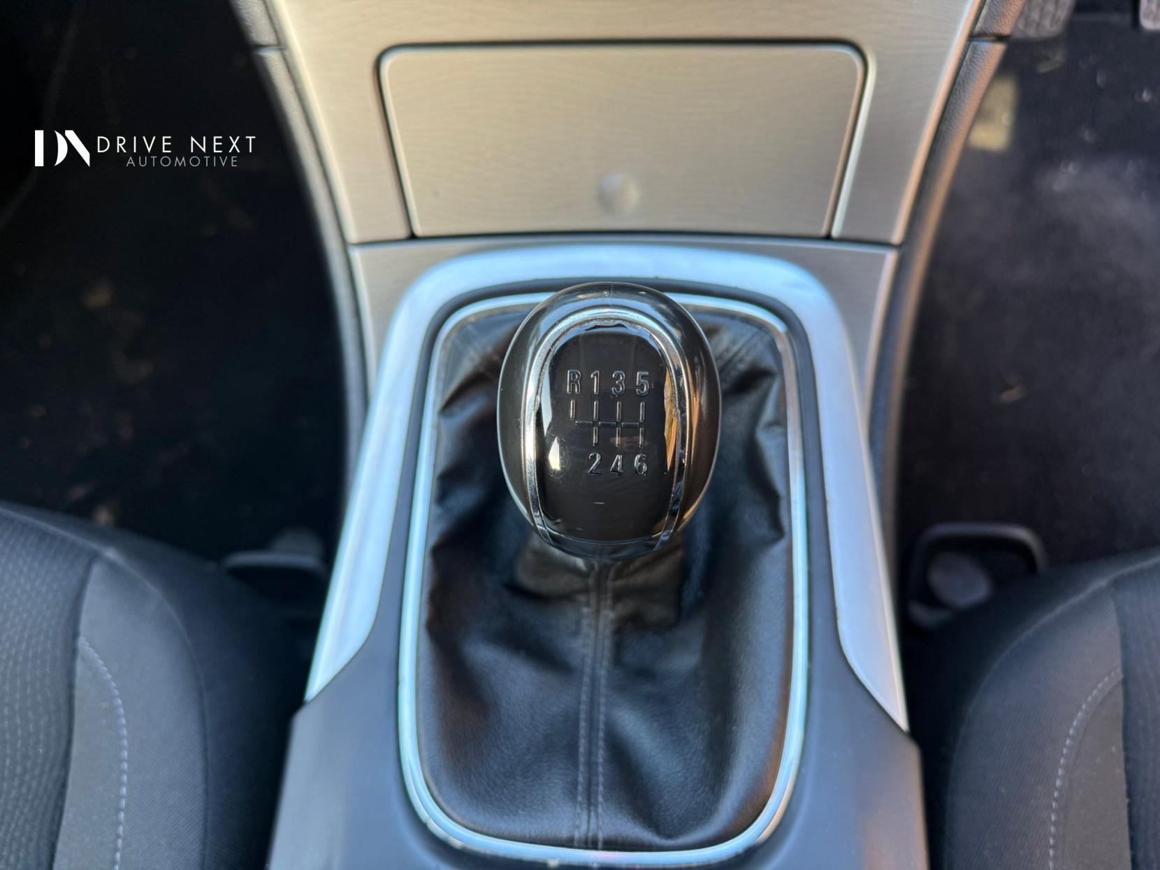 Vauxhall Insignia 2.0 CDTi ecoFLEX Exclusiv Hatchback 5dr Diesel Manual Euro 5 (s/s) (130 ps)