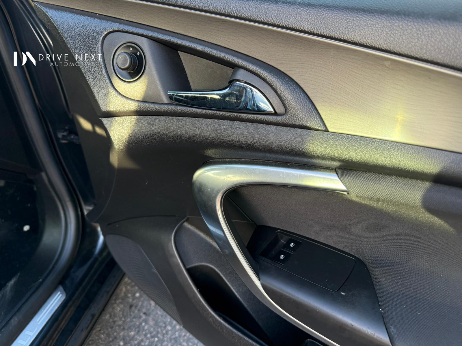 Vauxhall Insignia 2.0 CDTi ecoFLEX Exclusiv Hatchback 5dr Diesel Manual Euro 5 (s/s) (130 ps)