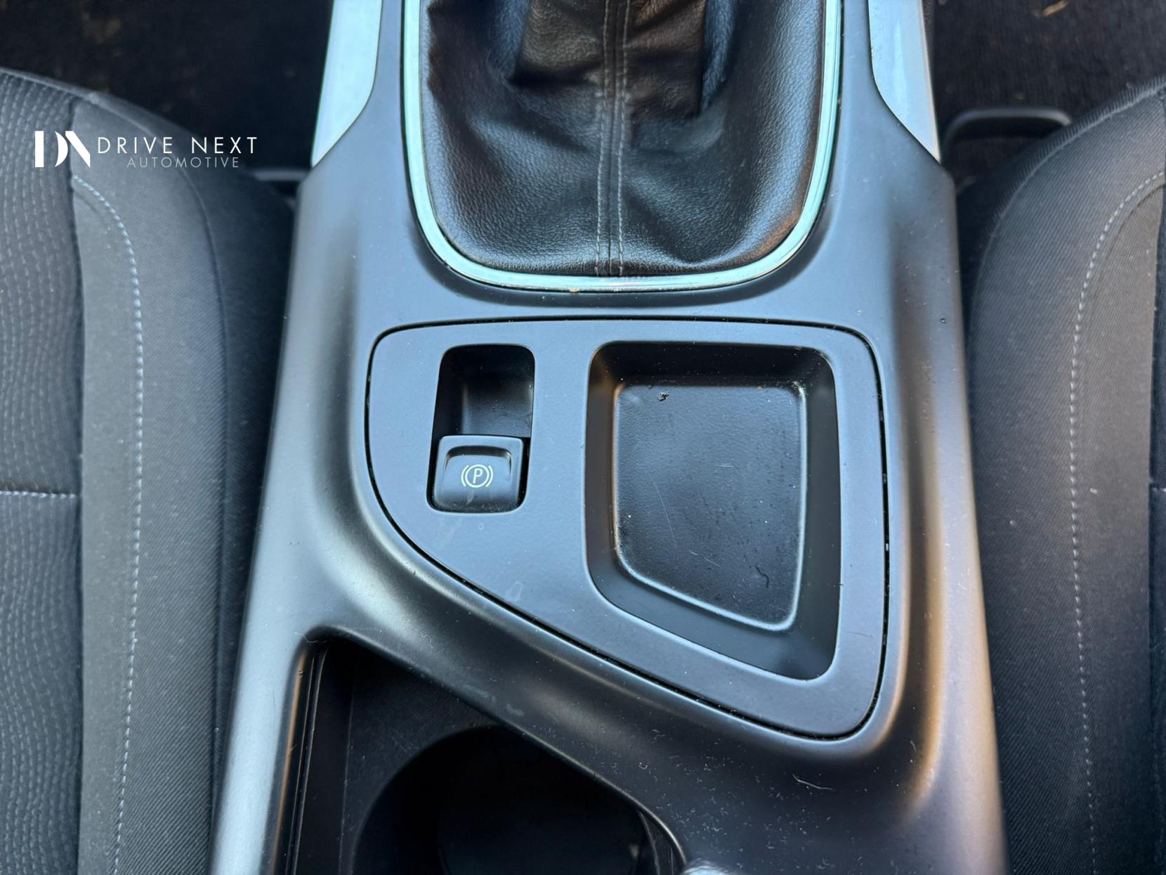 Vauxhall Insignia 2.0 CDTi ecoFLEX Exclusiv Hatchback 5dr Diesel Manual Euro 5 (s/s) (130 ps)