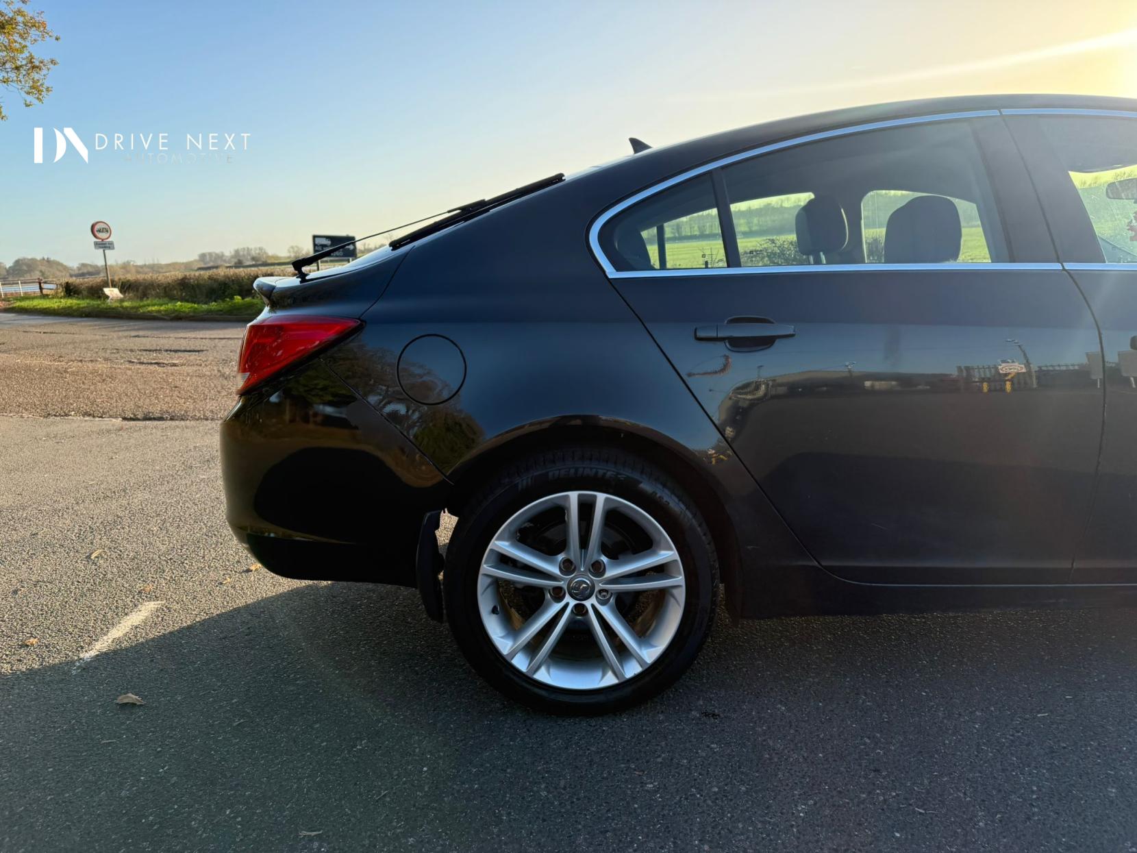 Vauxhall Insignia 2.0 CDTi ecoFLEX Exclusiv Hatchback 5dr Diesel Manual Euro 5 (s/s) (130 ps)