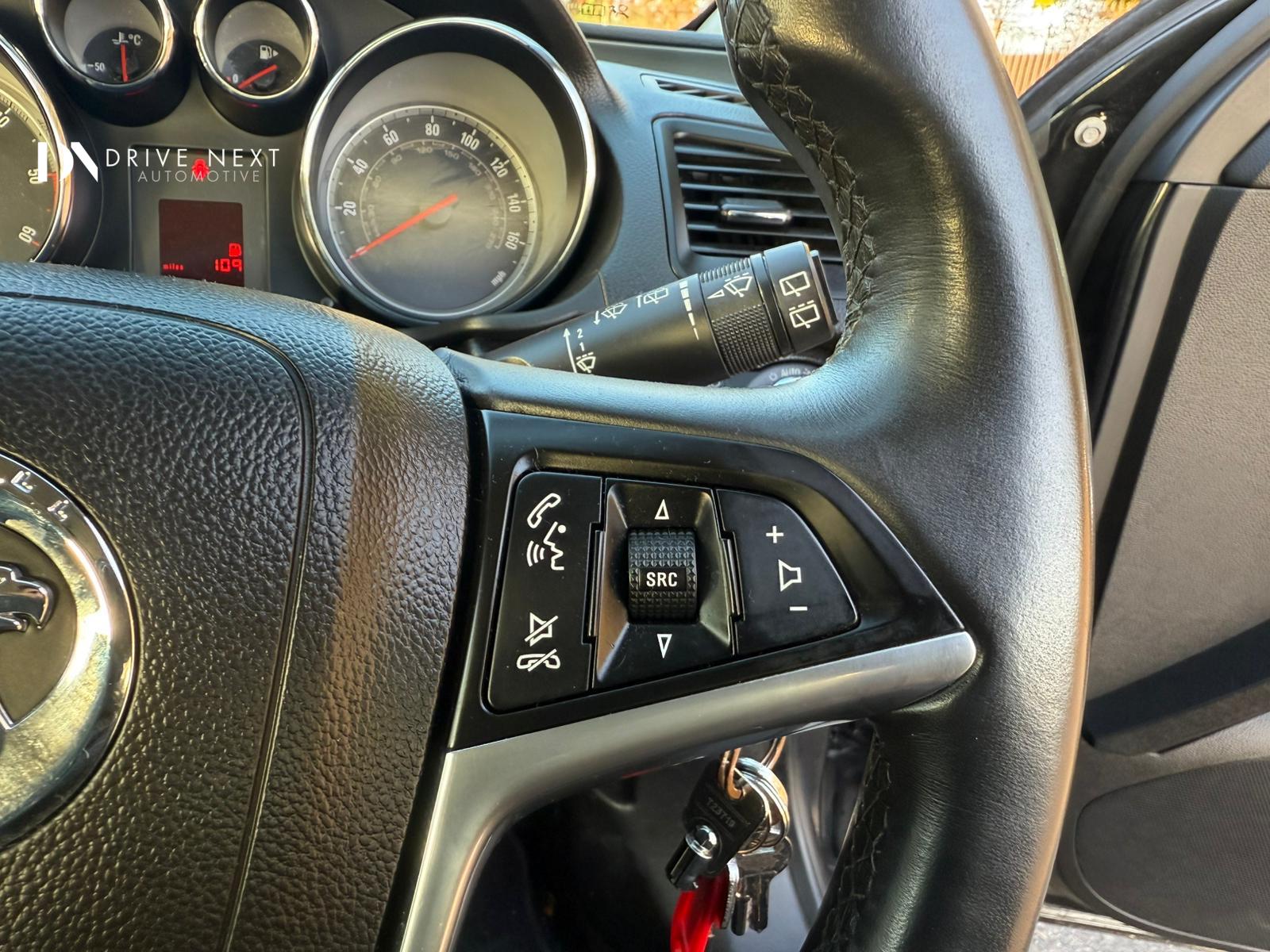 Vauxhall Insignia 2.0 CDTi ecoFLEX Exclusiv Hatchback 5dr Diesel Manual Euro 5 (s/s) (130 ps)