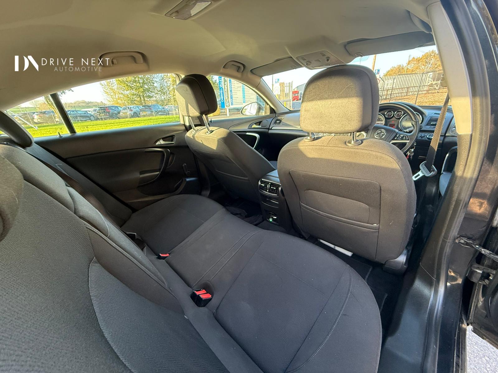 Vauxhall Insignia 2.0 CDTi ecoFLEX Exclusiv Hatchback 5dr Diesel Manual Euro 5 (s/s) (130 ps)