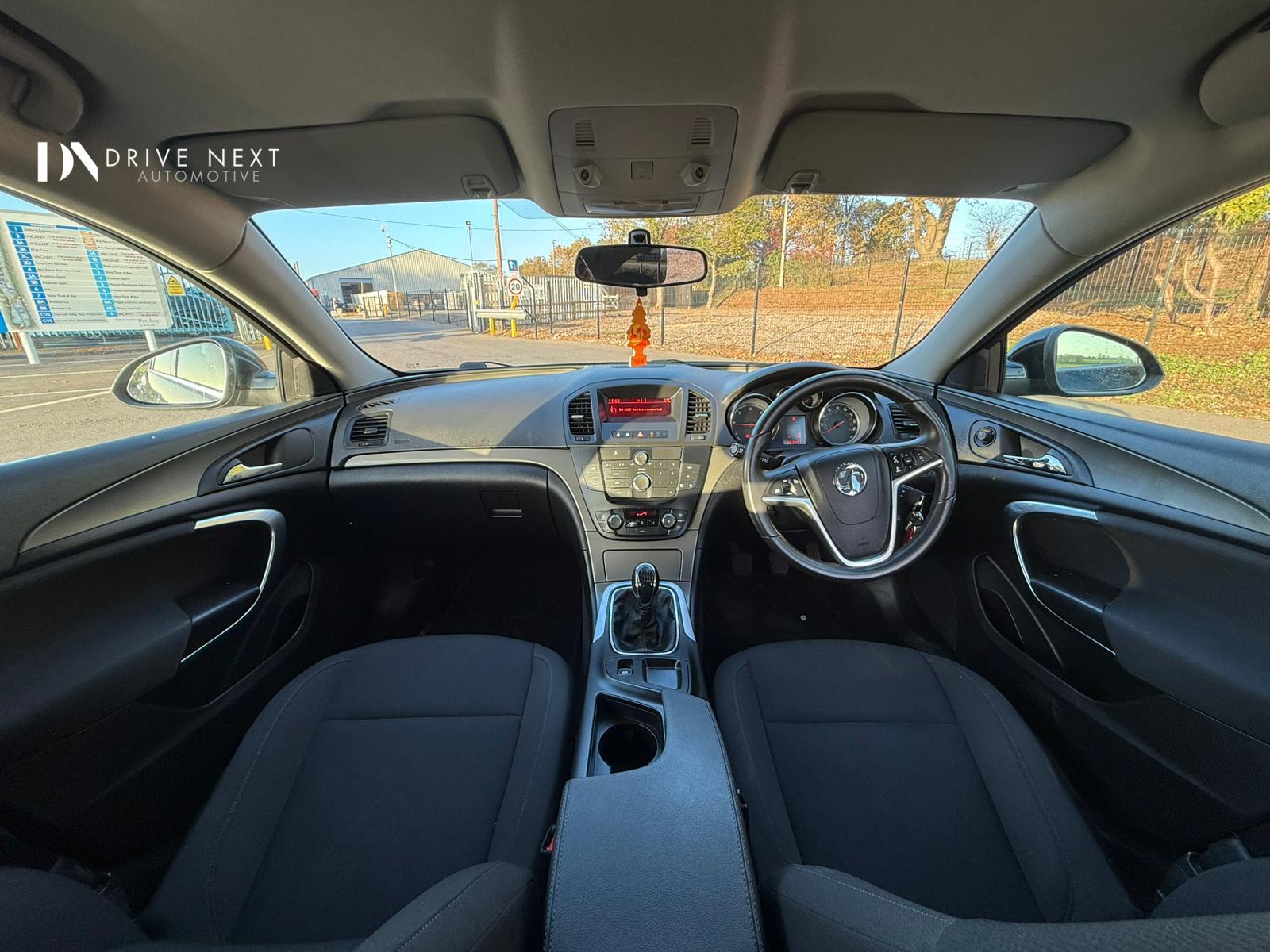 Vauxhall Insignia 2.0 CDTi ecoFLEX Exclusiv Hatchback 5dr Diesel Manual Euro 5 (s/s) (130 ps)