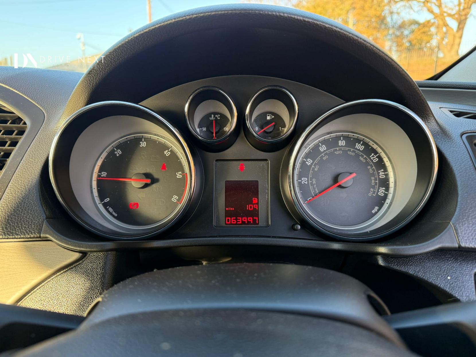 Vauxhall Insignia 2.0 CDTi ecoFLEX Exclusiv Hatchback 5dr Diesel Manual Euro 5 (s/s) (130 ps)