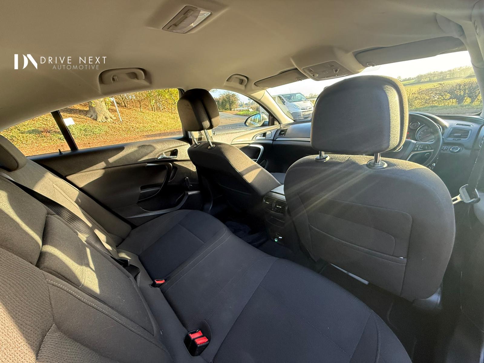 Vauxhall Insignia 2.0 CDTi ecoFLEX Exclusiv Hatchback 5dr Diesel Manual Euro 5 (s/s) (130 ps)