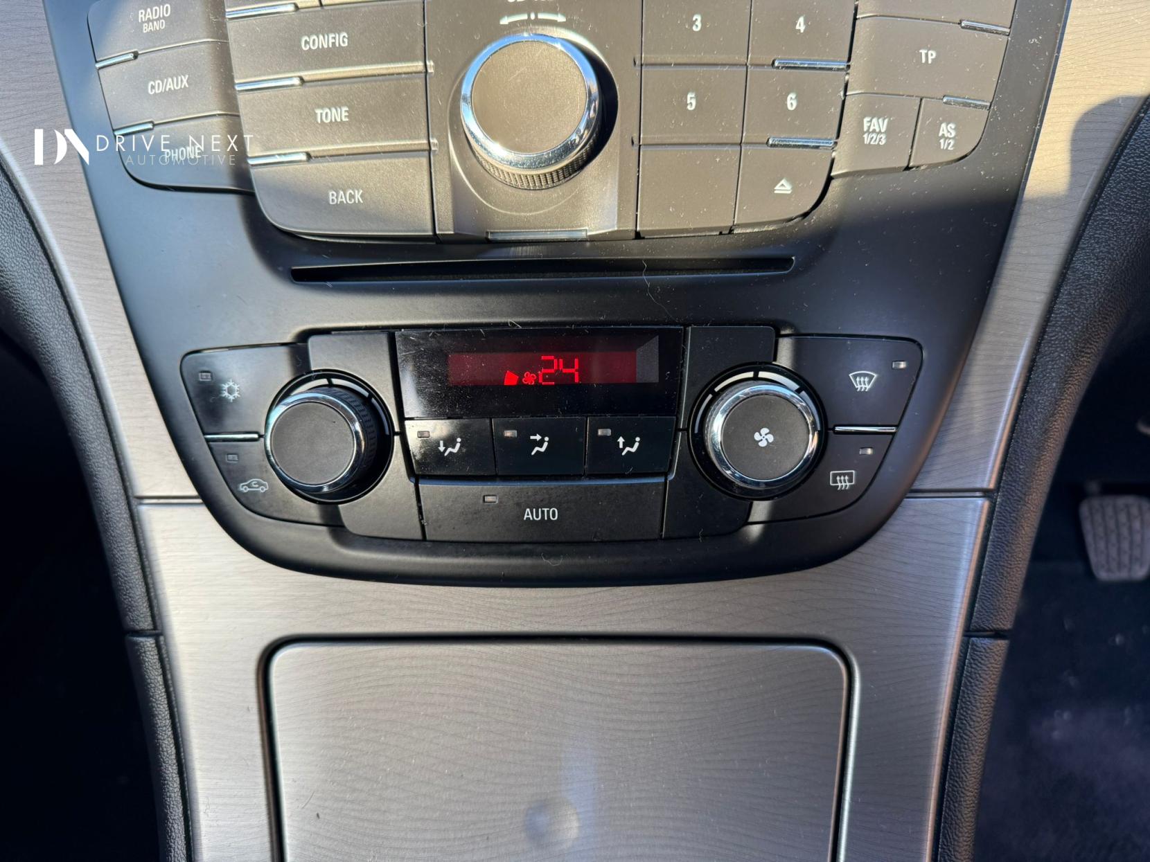 Vauxhall Insignia 2.0 CDTi ecoFLEX Exclusiv Hatchback 5dr Diesel Manual Euro 5 (s/s) (130 ps)