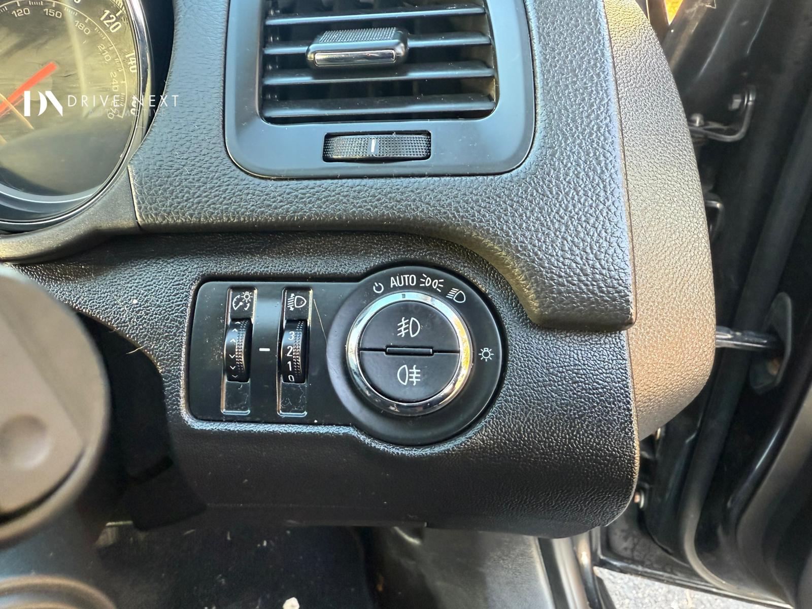 Vauxhall Insignia 2.0 CDTi ecoFLEX Exclusiv Hatchback 5dr Diesel Manual Euro 5 (s/s) (130 ps)