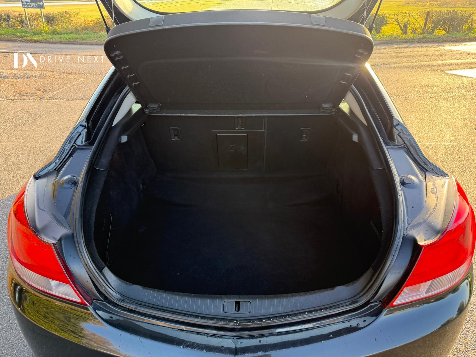 Vauxhall Insignia 2.0 CDTi ecoFLEX Exclusiv Hatchback 5dr Diesel Manual Euro 5 (s/s) (130 ps)