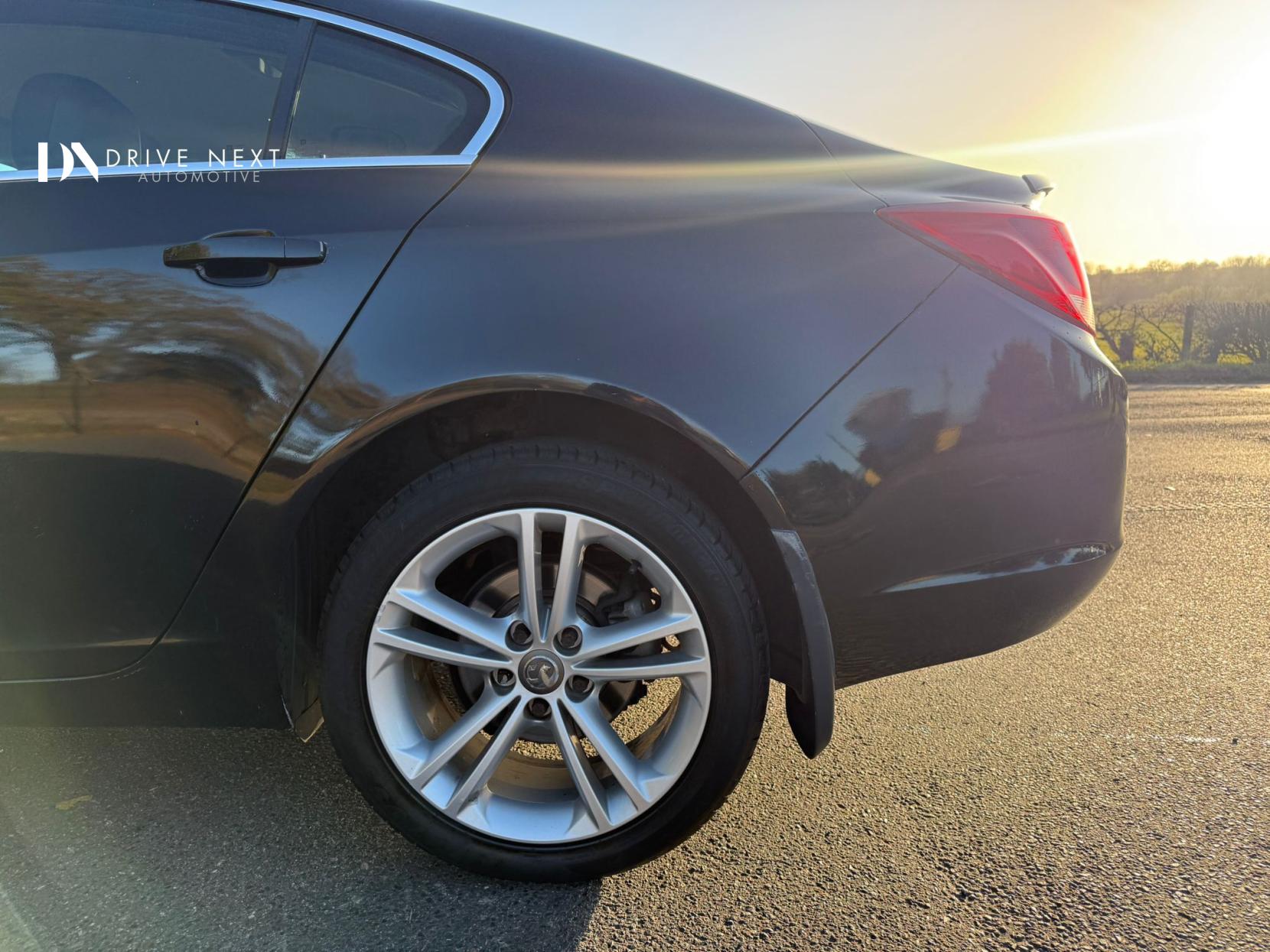 Vauxhall Insignia 2.0 CDTi ecoFLEX Exclusiv Hatchback 5dr Diesel Manual Euro 5 (s/s) (130 ps)