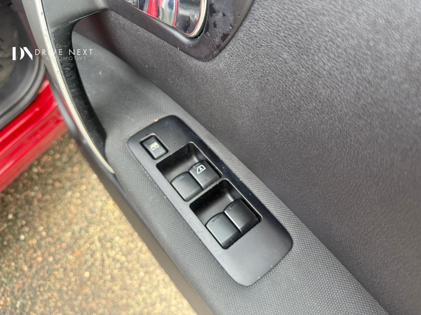 Nissan Qashqai 1.5 dCi n-tec+ SUV 5dr Diesel Manual 2WD Euro 5 (110 ps)