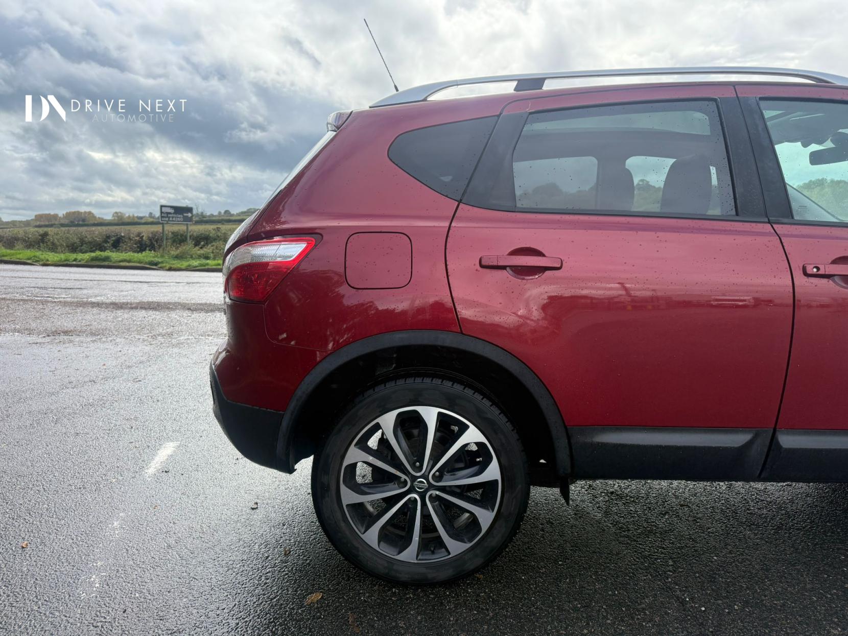 Nissan Qashqai 1.5 dCi n-tec+ SUV 5dr Diesel Manual 2WD Euro 5 (110 ps)