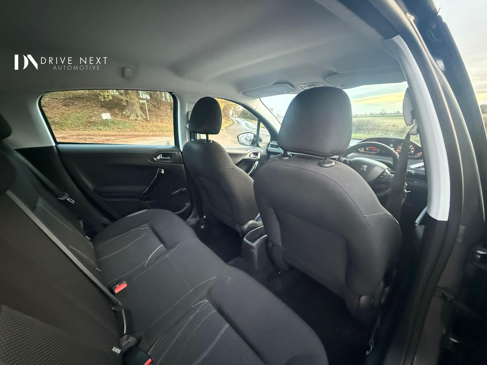 Peugeot 208 1.0 VTi Active Hatchback 5dr Petrol Manual Euro 5 (68 ps)